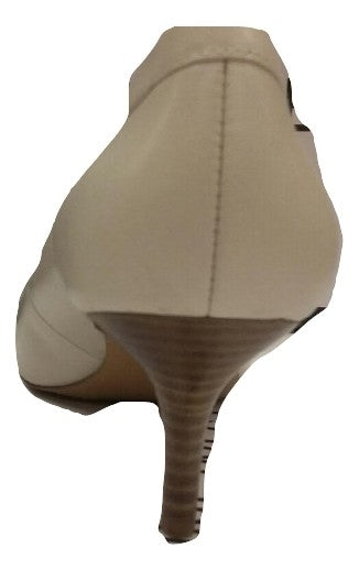Xrisxros Off-White Leather Nine West Pump