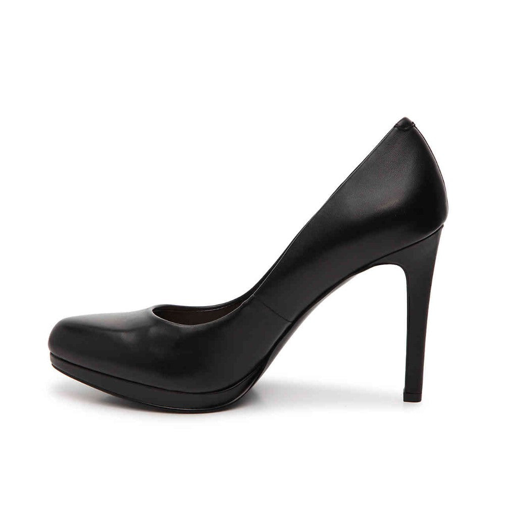 Vanorah Black LeatherNine West Pumps