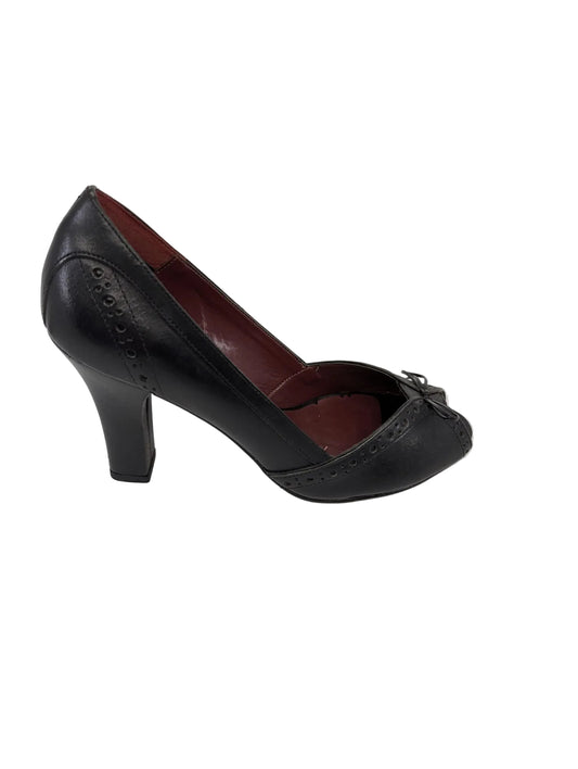 Luchiny Black Leather Pumps