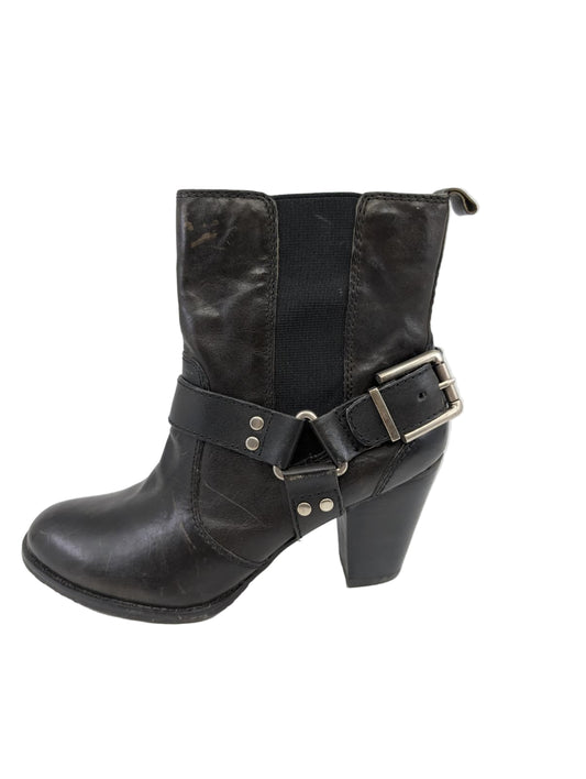 Viana Black Leather Arturo Chiang Ankle Boots