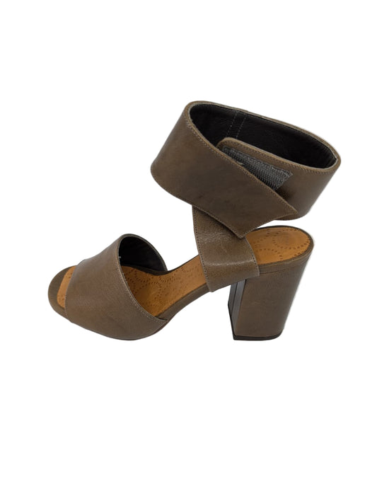 Reset Gray Leather Chie Mihara Sandals