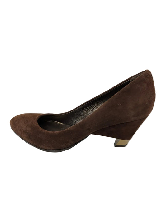 Latitude Femme Brown Suede Pump w/Gold Heel Tip