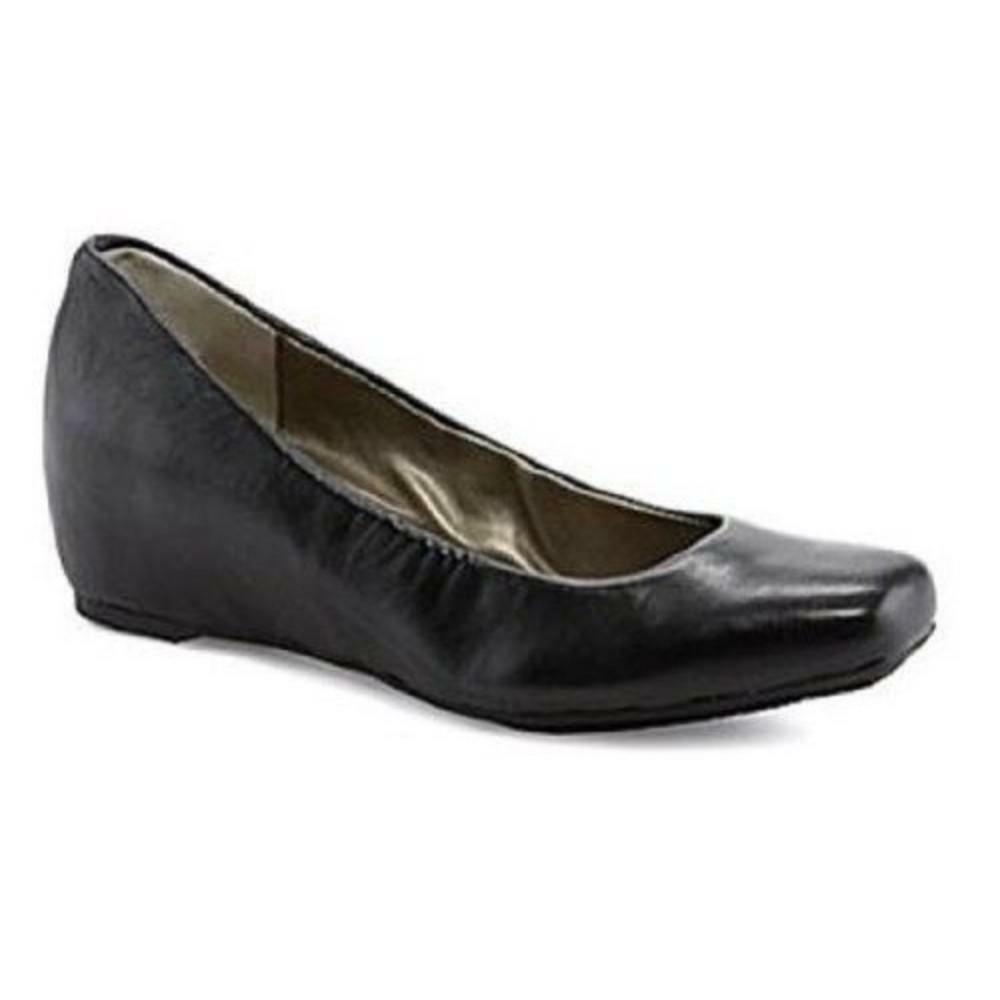 Me Too Women's Jana Black Leather Wedge Pump