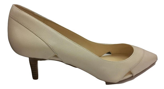 Xrisxros Off-White Leather Nine West Pump