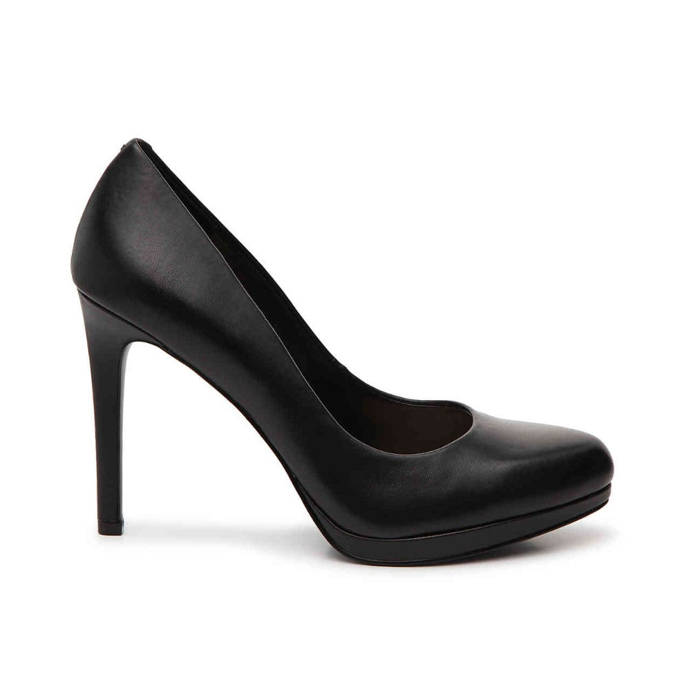 Vanorah Black LeatherNine West Pumps